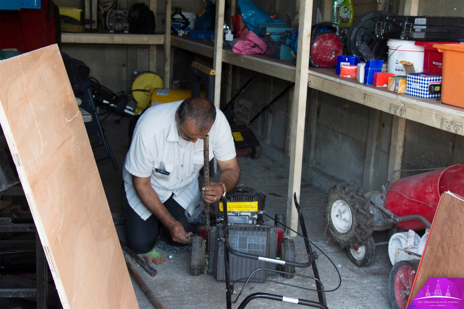 ©1987-2017 SKS Swaminarayan Temple East London